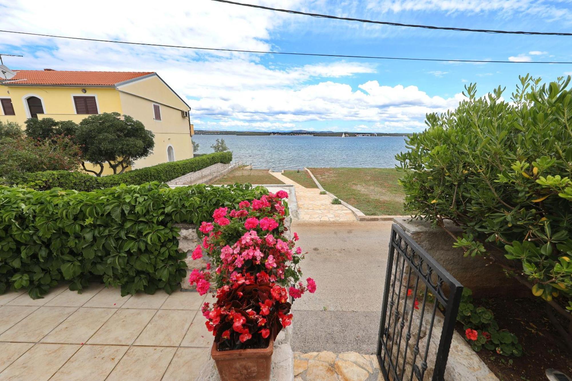 Apartment Blazenka - 20M From The Sea Tkon Εξωτερικό φωτογραφία